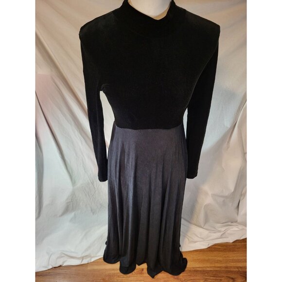 Vtge Alexia AdmorBlack Long Sleeve Velvet Gown Size Medium Minimalist‎